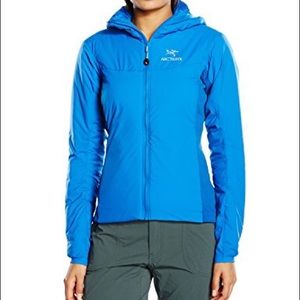 Arc’Teryx Atom Lt Hoody in Macaw